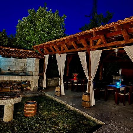 Vikendica,Bungalovi Lipska Pecina سيتينيي المظهر الخارجي الصورة