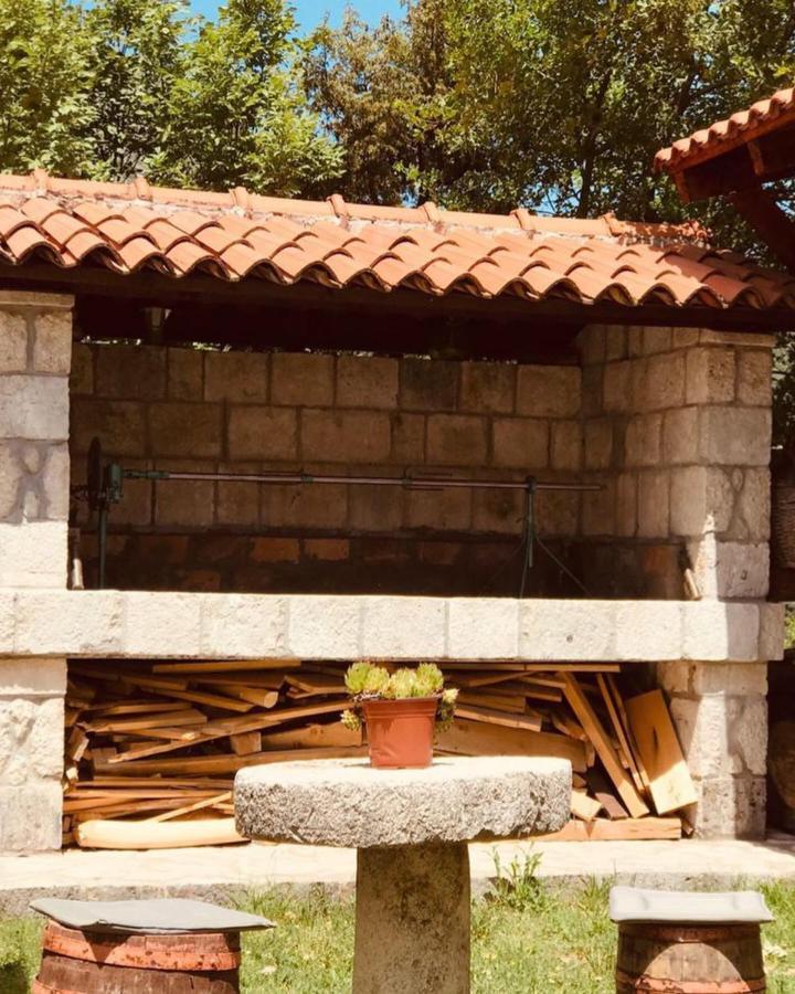Vikendica,Bungalovi Lipska Pecina سيتينيي المظهر الخارجي الصورة