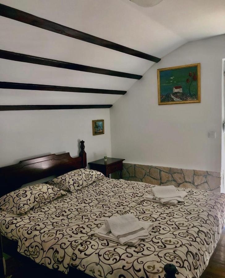 Vikendica,Bungalovi Lipska Pecina سيتينيي المظهر الخارجي الصورة