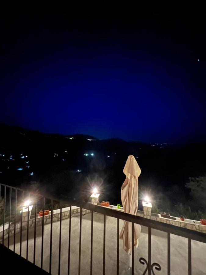 Vikendica,Bungalovi Lipska Pecina سيتينيي المظهر الخارجي الصورة