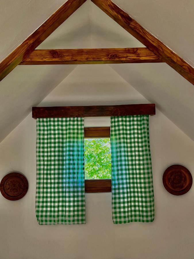 Vikendica,Bungalovi Lipska Pecina سيتينيي المظهر الخارجي الصورة