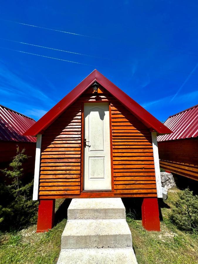Vikendica,Bungalovi Lipska Pecina سيتينيي المظهر الخارجي الصورة