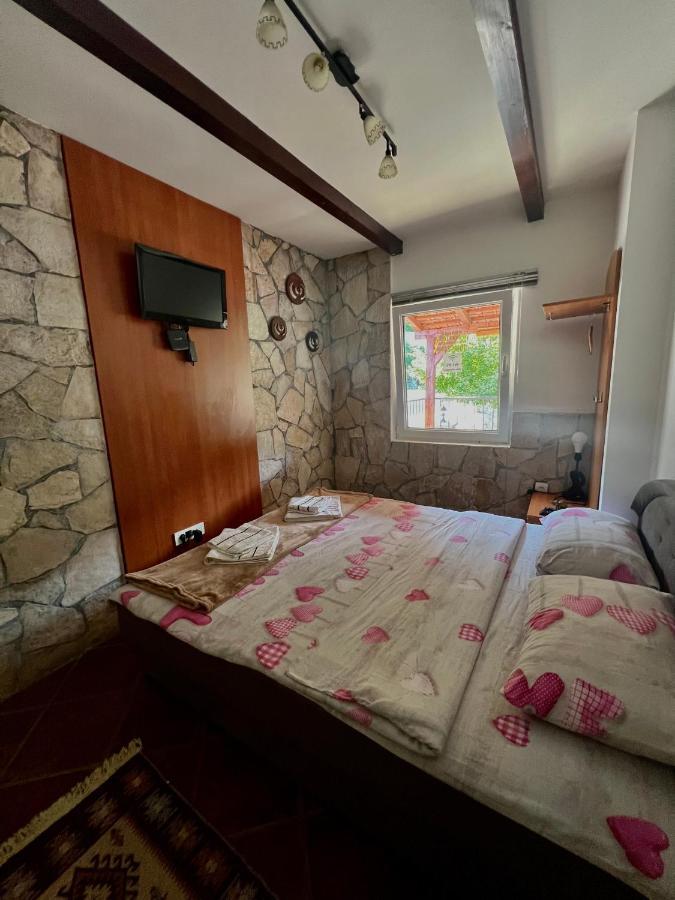 Vikendica,Bungalovi Lipska Pecina سيتينيي المظهر الخارجي الصورة