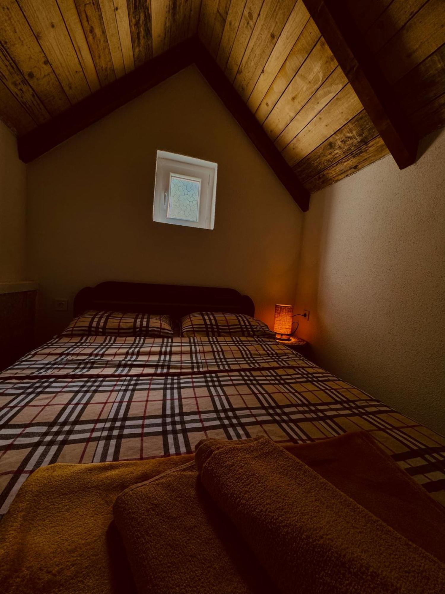 Vikendica,Bungalovi Lipska Pecina سيتينيي المظهر الخارجي الصورة